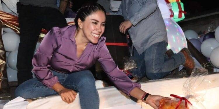 Fanny Arreola obsequia mil cenas de fin año en Apatzingán