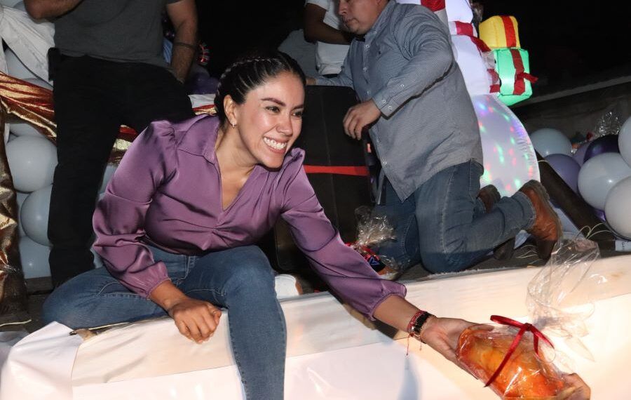 Fanny Arreola obsequia mil cenas de fin año en Apatzingán