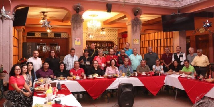 Fanny Arreola Se Reúne Con Medios De Comunicación De Apatzingán