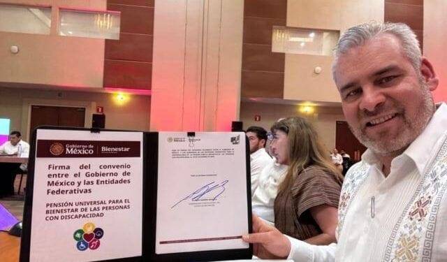 Firma Bedolla convenio para la Universalidad de la Pensión para el Bienestar de Personas con Discapacidad