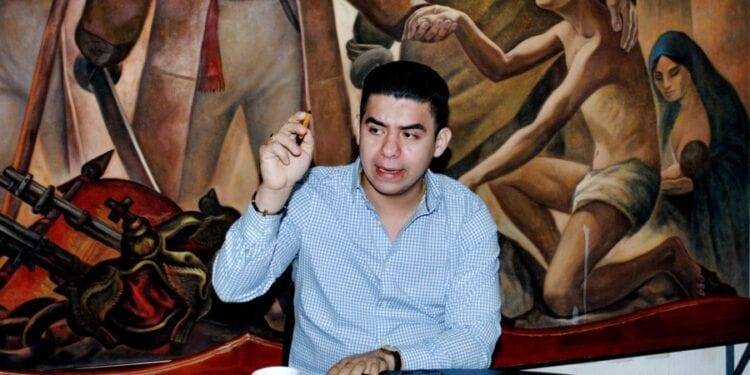 Ofrecerá regidor de Apatzingán Hugo Molina, 300 cenas navideñas gratuitas