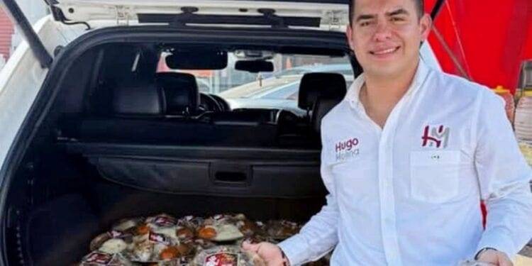 Inicia Hugo Molina con entrega de cenas Navideñas en Apatzingán