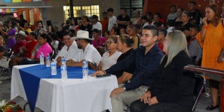 Regidor de Apatzingán acude a aniversario de escuela Andrés Quintana Roo 1 Regidor de Apatzingán acude a aniversario de escuela Andrés Quintana Roo