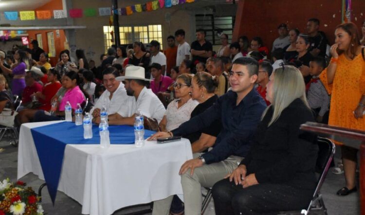 Regidor De Apatzingán Acude A Aniversario De Escuela Andrés Quintana Roo 22 Regidor De Apatzingán Acude A Aniversario De Escuela Andrés Quintana Roo