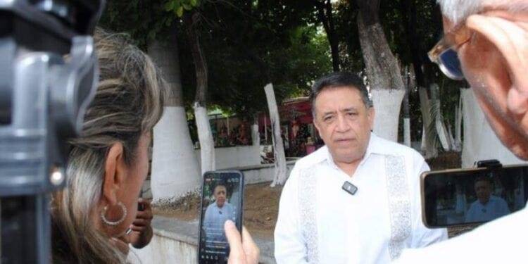 Diputado Federal José Luis Cruz Lucatero inicia ruta navideña para entregar paquetes de buñuelos