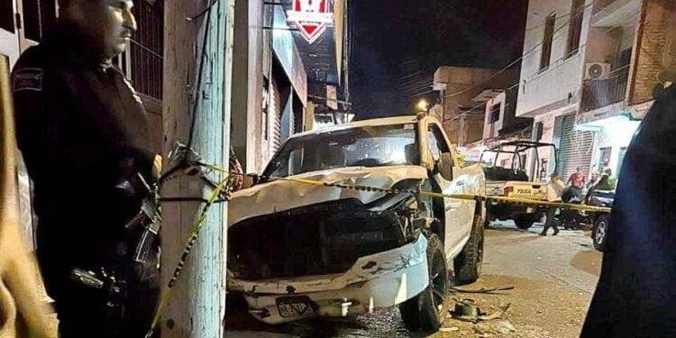 Camioneta embiste a participantes de desfile navideño en Los Reyes; hay dos muertos y al menos 10 heridos