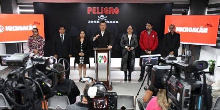 Llama Memo Valencia a cuidar a los militares en Michoacán que es una zona minada