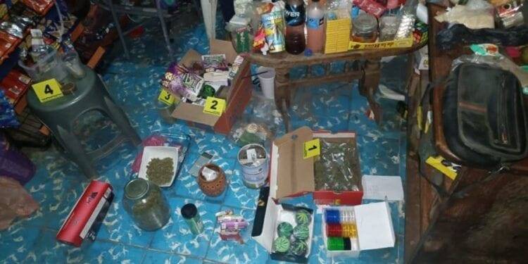 En Apatzingán, catea FGE tienda que vendía droga en la colonia Morelos; hay tres detenidos
