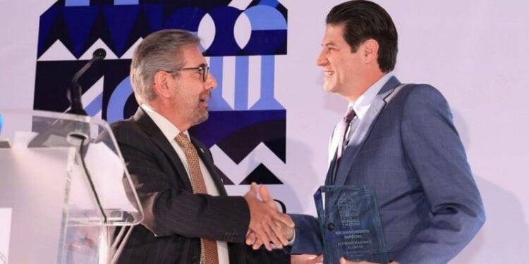 Otorgan premio nacional a Alfonso Martínez por impulso al desarrollo de la vivienda 1 Otorgan premio nacional a Alfonso Martínez por impulso al desarrollo de la vivienda