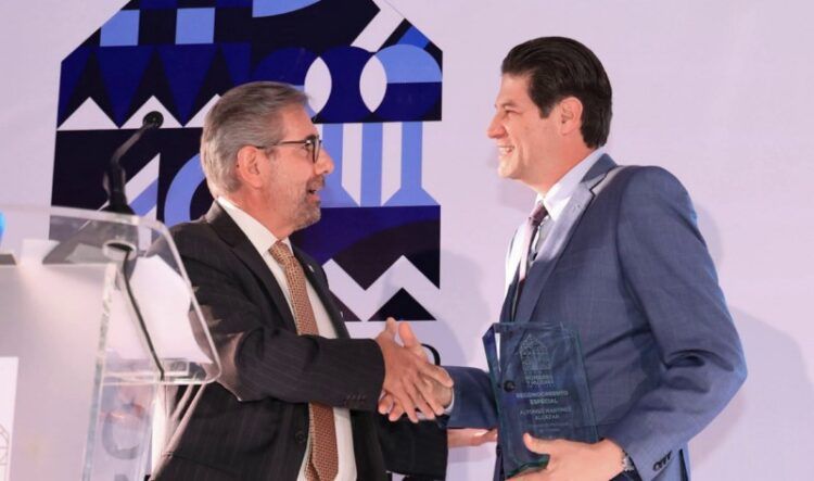 Otorgan Premio Nacional A Alfonso Martínez Por Impulso Al Desarrollo De La Vivienda 20 Otorgan Premio Nacional A Alfonso Martínez Por Impulso Al Desarrollo De La Vivienda