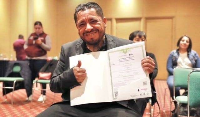 Sedebi e INEA ofrecen certificación gratuita de primaria y secundaria para adultos