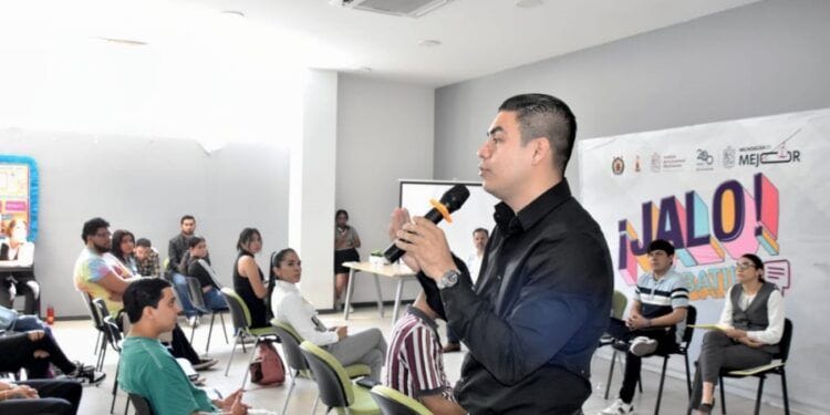 Regidor Hugo Molina organiza debate Jalo en coordinación con Ijumich en Apatzingán para festejar 100 días de que asumió el cargo