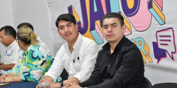 Regidor Hugo Molina organiza debate Jalo en coordinación con Ijumich en Apatzingán para festejar 100 días de que asumió el cargo
