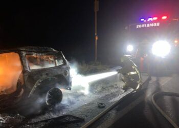 Se Incendia Jeep En Parácuaro