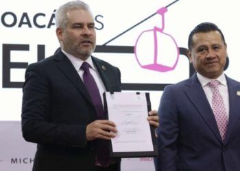 Firma Bedolla Decreto Para Comité Evaluador De Jueces Y Magistrados