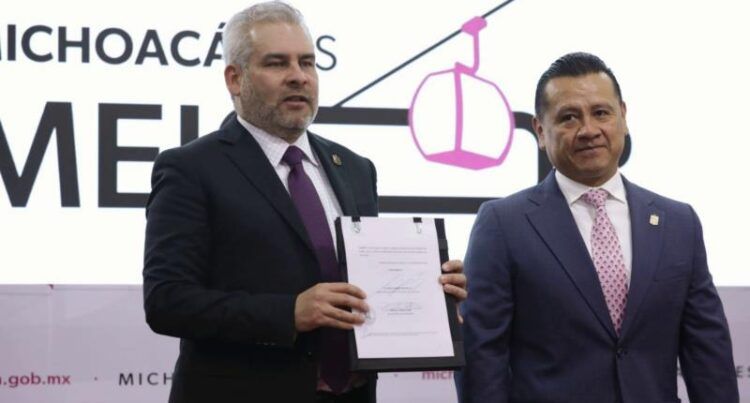 Firma Bedolla Decreto Para Comité Evaluador De Jueces Y Magistrados