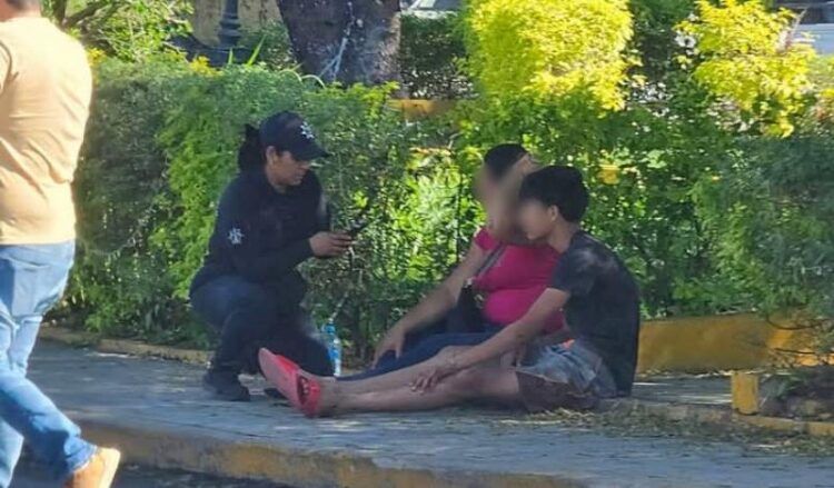 Choque Entre Una Motocicleta Y Camioneta Deja Una Mujer Y Un Menor Herido 22 Choque Entre Una Motocicleta Y Camioneta Deja Una Mujer Y Un Menor Herido