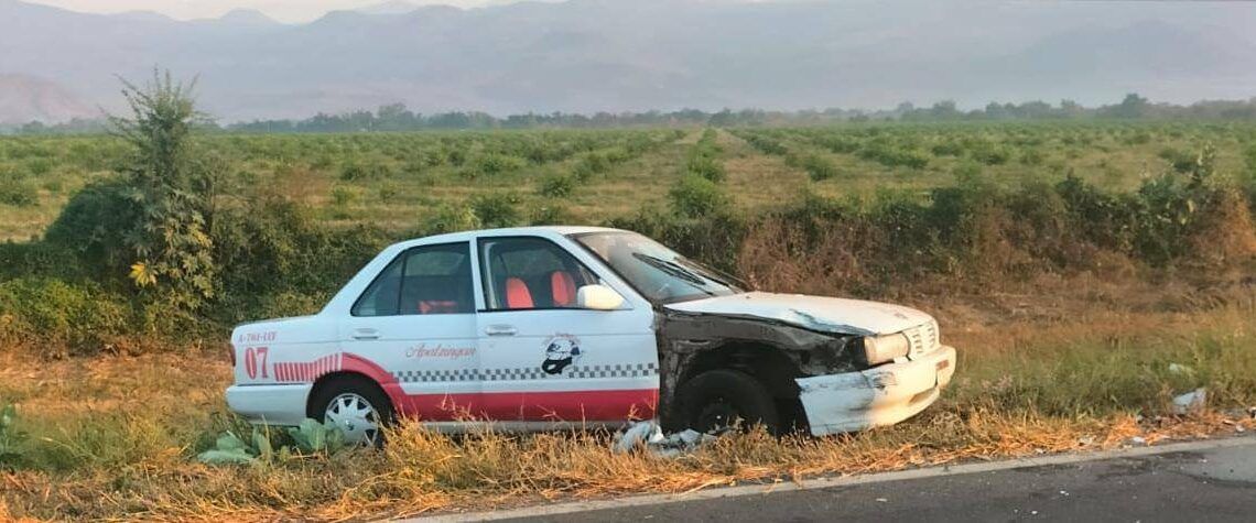 Chocan dos taxis en la carretera Apatzingan – Aguililla a | El Día de Michoacán