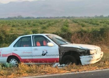 Chocan Dos Taxis En La Carretera Apatzingán – Aguililla