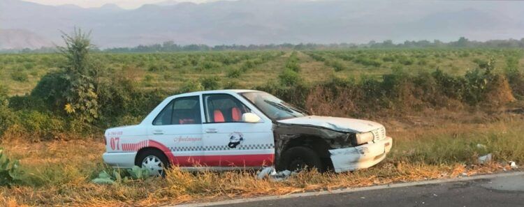 Chocan Dos Taxis En La Carretera Apatzingán – Aguililla 22 Chocan Dos Taxis En La Carretera Apatzingán – Aguililla
