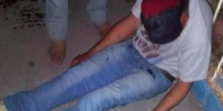 Le dio un garrotazo su amigo de parranda en Parácuaro