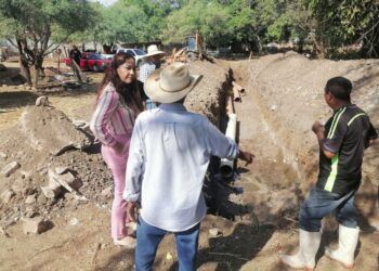 Presidenta De Buenavista, Irma Moreno Supervisa Trabajos De Rehabilitación De Colector De Aguas Residuales