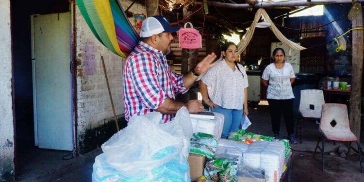 Llevan DIF Apatzingán apoyo alimentarios a zona rural