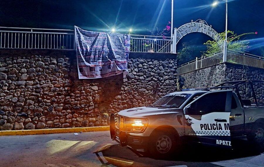 Colocan Mantas En Apatzingán En Las Que Acusan A Mandos De Corporaciones, De Realizar Desapariciones Forzadas