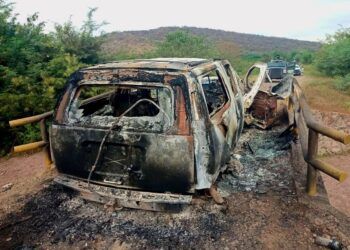 Tras Cruentos Enfrentamientos Localizan En Vehículo Blindado, Un Cadáver Calcinado Y Armas En Las Bateas