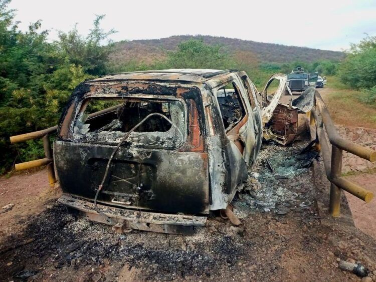 Tras Cruentos Enfrentamientos Localizan En Vehículo Blindado, Un Cadáver Calcinado Y Armas En Las Bateas 21 Tras Cruentos Enfrentamientos Localizan En Vehículo Blindado, Un Cadáver Calcinado Y Armas En Las Bateas