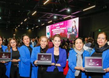 Más De Mil 200 Docentes Y Directivos Se Capacitan Para El Uso De Chromebook: See