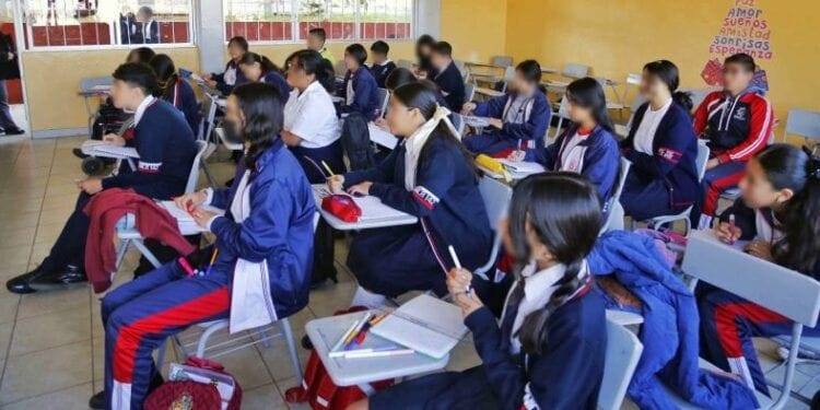 Adiós vacaciones! Más de 900 mil alumnos regresan este lunes a clase 1 Aún puedes agendar tu cita en línea para preinscribir a tus hijos a la escuela: SEE