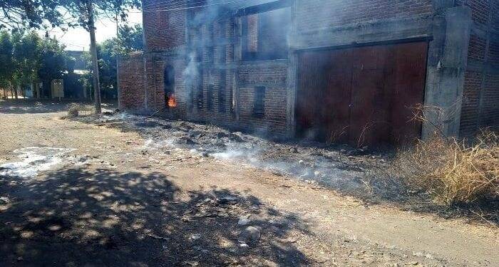 Incendio en inmueble de obra negra en la Florida de Apatzingán