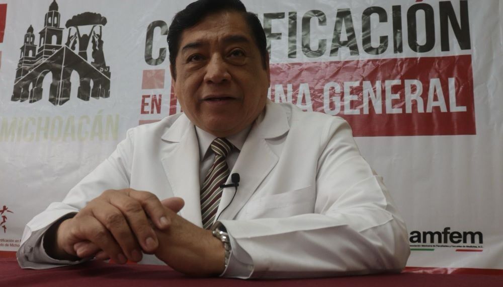 El presidente del Instituto Nacional de Educación Médica doctor Maximino César Jiménez Zavala