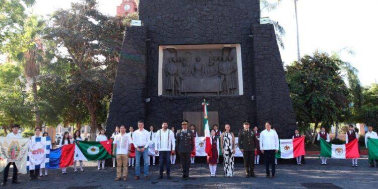 Encabezan acto cívico con motivo del Día de la Bandera