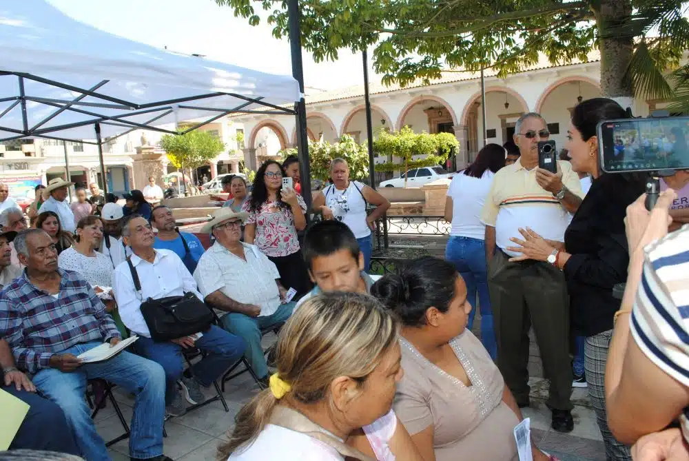 La Presidenta Fanny Arreola Explicó A Los Asistentes La Mecánica Del Programa 'Conecta Con Tu Presidenta'