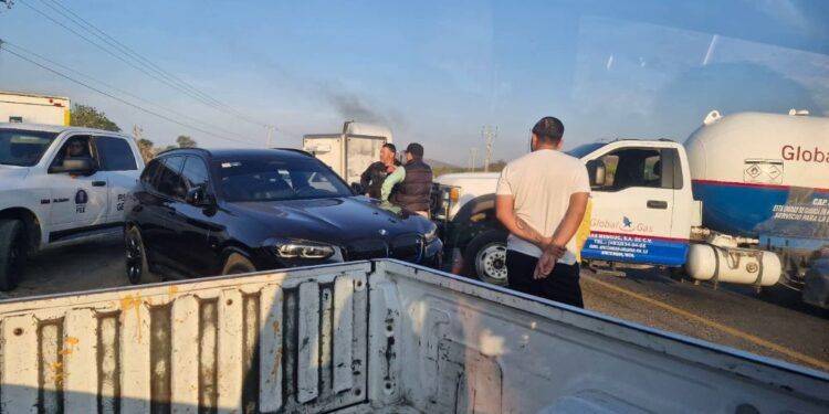 Intento frustrado de robo de camioneta a titular de la Mesa de Seguridad de Apatzingán 1 Se requieren acciones para atender enfermedades de repatriados y extranjeros: Jiménez Zavala