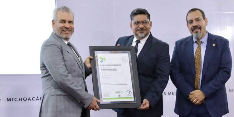 Bedolla arranca destrucción masiva de maquinitas tragamonedas