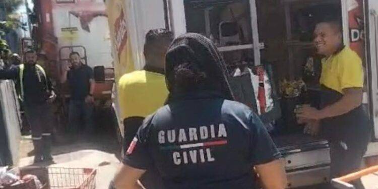 Normalistas devuelven mercancía saqueada a unidades comerciales: Iemsysem