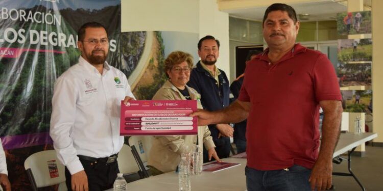 Reforestan y restauran ArcelorMittal México y Cofom suelos degradados en Michoacán 1 Asiste Alfonso Martínez a nombramiento de nuevo Comandante de XXI Zona Militar