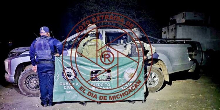 Localizan vehículo abandonado con reporte de robo en Los Bancos de Parácuaro 1 Localizan vehículo abandonado con reporte de robo en Los Bancos de Parácuaro
