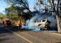 Se Incendia Camioneta En El Camino A Acahuato