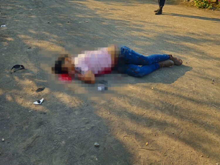 Se Incendia Camioneta En El Camino A Acahuato