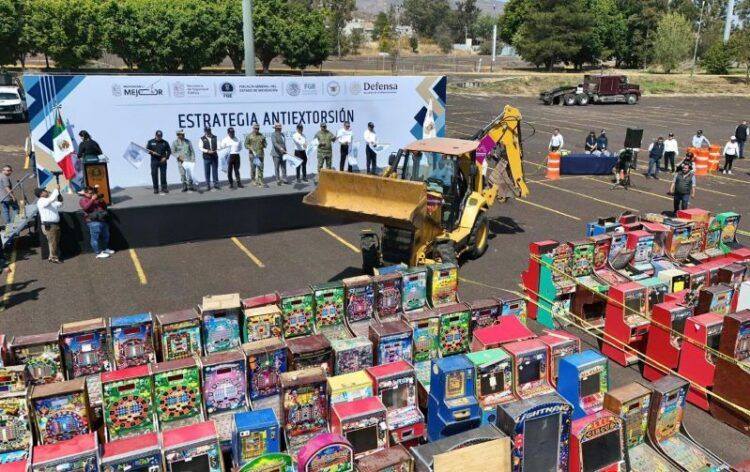 Bedolla Arranca Destrucción Masiva De Maquinitas Tragamonedas