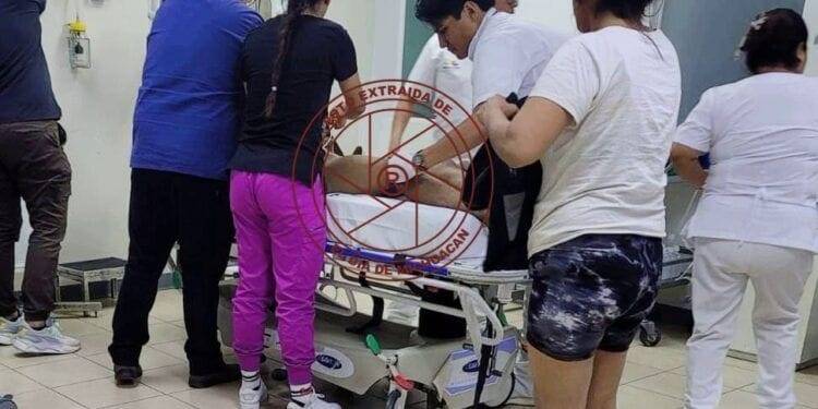Joven fue víctima de un ataque a balazos frente a la preparatoria Adolfo Chávez Apatzingán