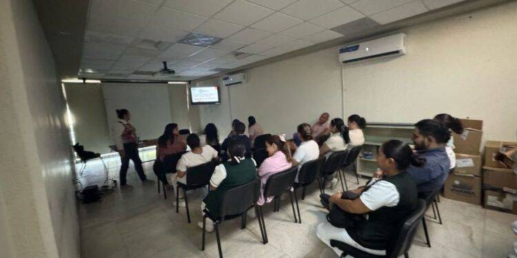 En Apatzingán, impulsan programa de salud mental para trabajadores del IMSS 1 Normalistas devuelven mercancía saqueada a unidades comerciales: Iemsysem