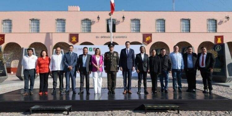 Asiste Alfonso Martínez a nombramiento de nuevo Comandante de XXI Zona Militar