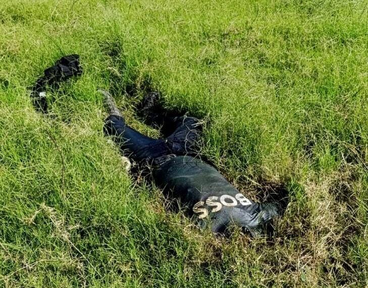 Encuentran cadáver en estado de putrefacción y decapitado; traía ropa táctica