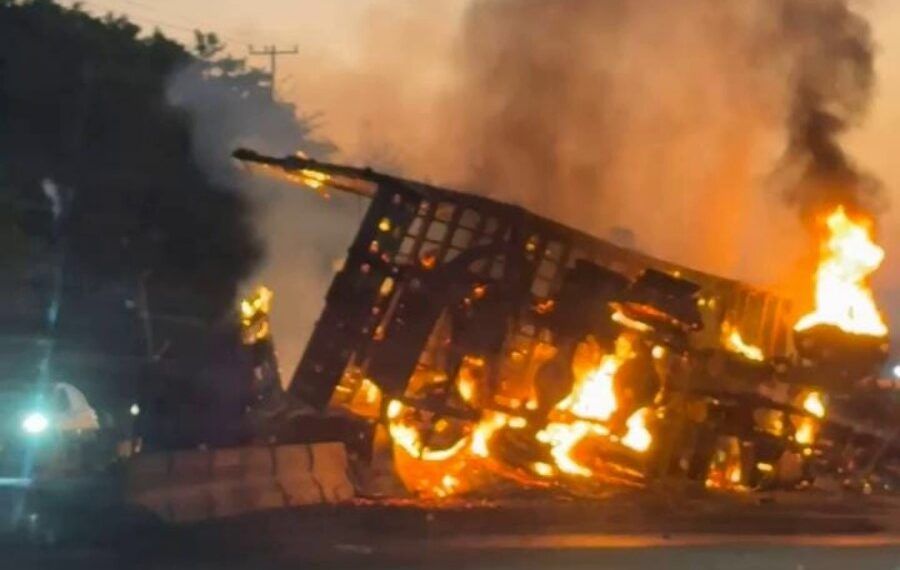 Arde camion con limon | El Día de Michoacán