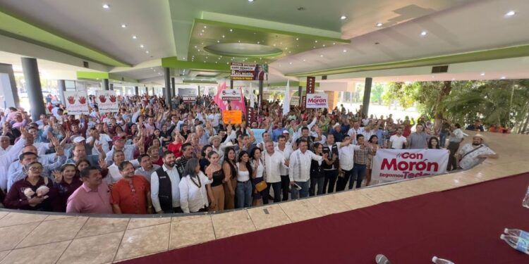 Se Reúne el Senador Raúl Morón con Representantes de la Oposición Civil Pacífica en Apatzingán